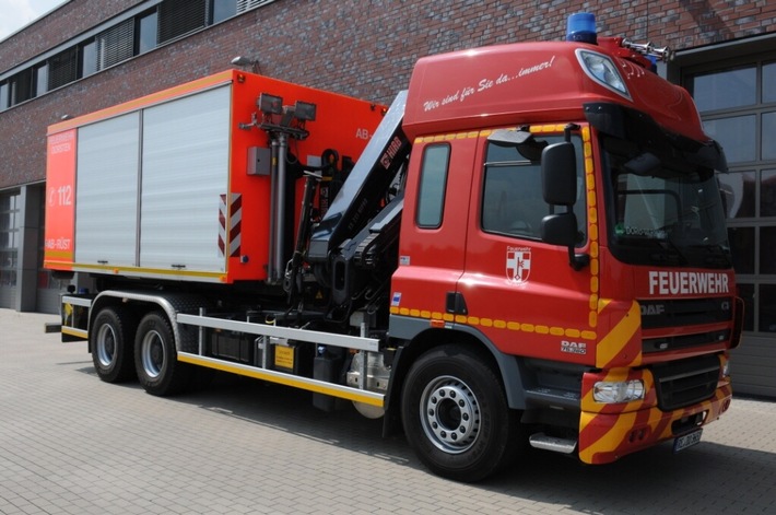 FW-Dorsten: Schwerer Arbeitsunfall während der Beladung eines Lkw mit Düngemitteln