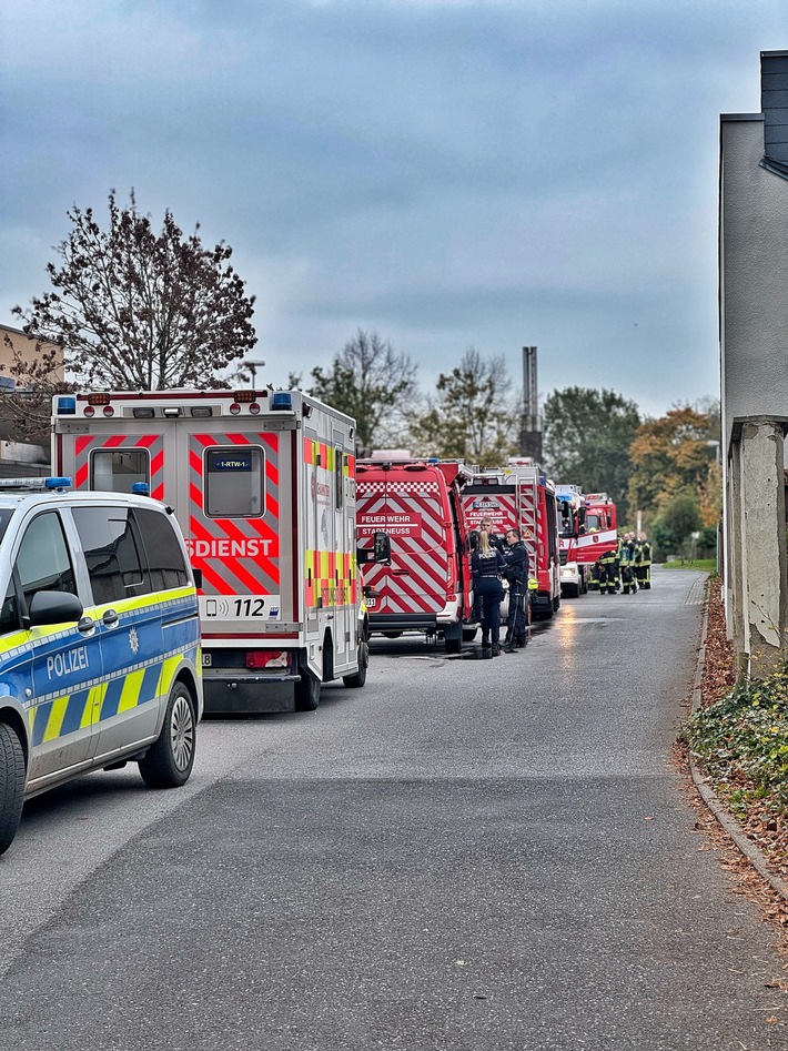 FW-NE: Feuer auf dem Geländes des Lukas Krankenhauses gelöscht | Mehrere Löschzüge im Einsatz