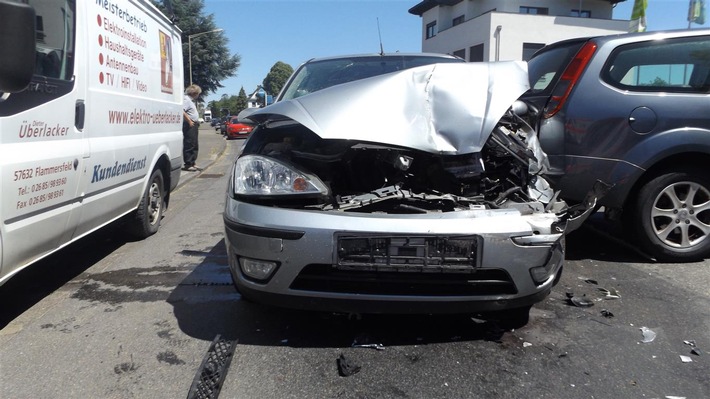 POL-PDNR: Verkehrsunfall mit zwei Leichtverletzten in 57632 Flammersfeld.