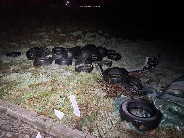 POL-PDWIL: Entsorgte Altreifen