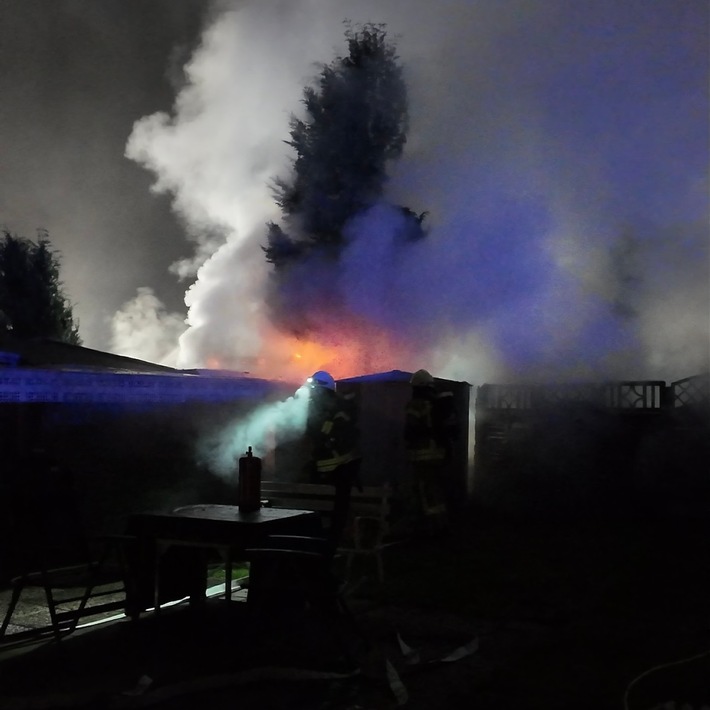 FW-OLL: Brand auf Campingplatz - Hund verstirbt in den Flammen - Feuerwehr kann ein ausbreiten verhindern