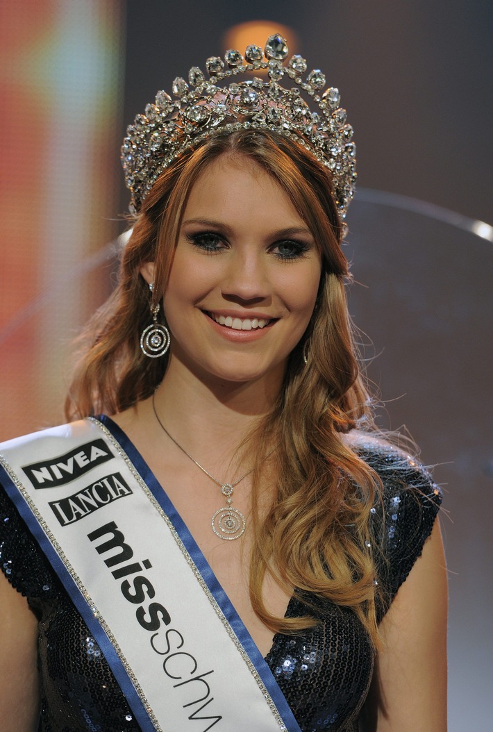 Miss Svizzera 2010 al volante di una Lancia Delta