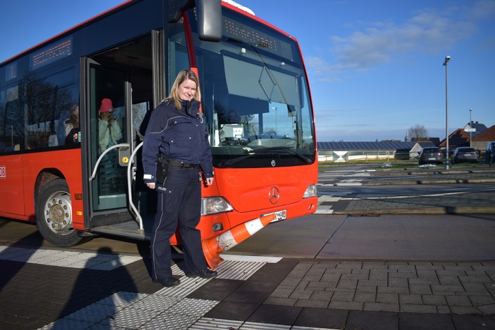 POL-PB: Busschule: Gefahren erkennen - Verhalten trainieren