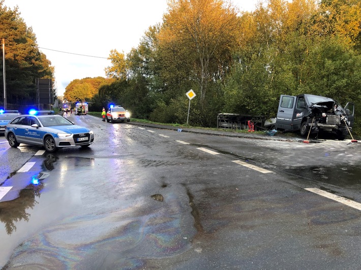 POL-PDNR: Schwerer Verkehrsunfall in Neustadt (Wied), Ot. Fernthal