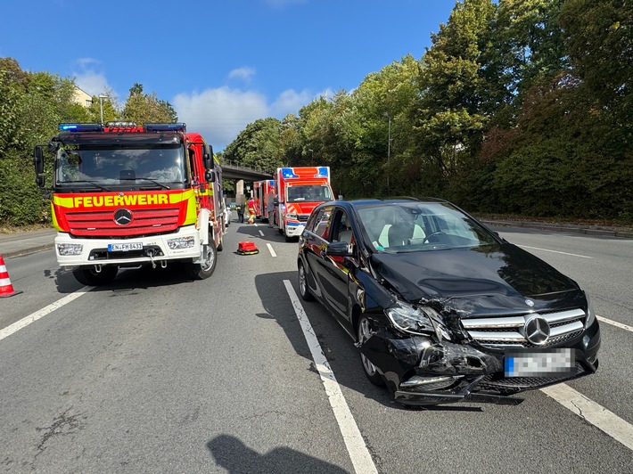 FW-EN: Verkehrsunfall in der "Spaeter Kurve" - Drei Verletzte