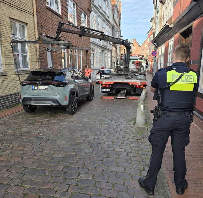 POL-STD: Parksituation rund um den Stader Fischmarkt - rücksichtslose Autofahrer blockieren immer wieder die Straßen