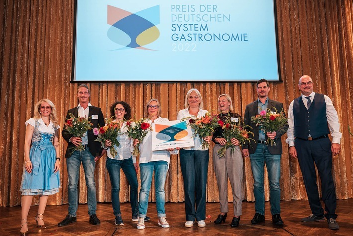 Zum Gewinner des Preises der Deutschen Systemgastronomie 2022 wurde PICCO- Frischeküche mit System gewählt. / Weiterer Text über ots und www.presseportal.de/nr/156852 / Die Verwendung dieses Bildes ist für redaktionelle Zwecke unter Beachtung ggf. genannter Nutzungsbedingungen honorarfrei. Veröffentlichung bitte mit Bildrechte-Hinweis.