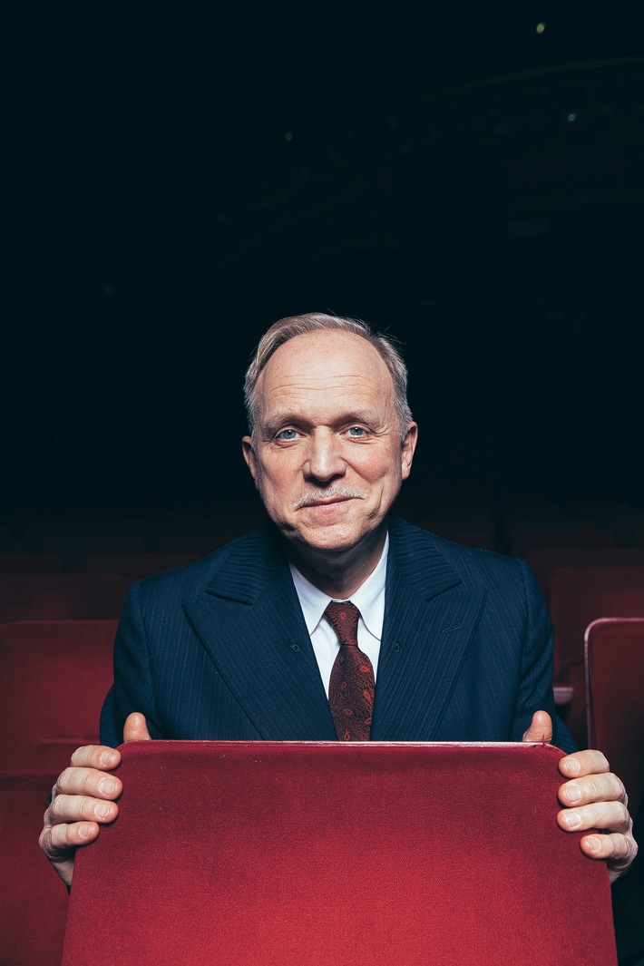 Ulrich Tukur: "Akzeptanz macht das Leben erträglich" / Der Schauspieler im Interview mit der "Apotheken Umschau"