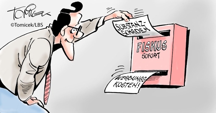 Vermieter durfte Substanzschaden sofort als Werbungskosten absetzen

Muss ein Vermieter einen Substanzschaden beseitigen, der durch das schuldhafte Verhalten des Mieters entstanden ist, handelt es sich dabei steuerlich um sofort abziehbare Werbungskosten. So ist es laut Infodienst Recht und Steuern der LBS höchstrichterlich entschieden worden. 
(Bundesfinanzhof, Aktenzeichen IX R 6/16)

Der Fall:	Als ein Käufer eine vermietete Eigentumswohnung erwarb, befand sich diese in einem mängelfreien Zustand. Im Folgejahr häuften sich allerdings die Probleme. Man stritt um die Nebenkosten, es folgte die Kündigung. Es stellte sich heraus, dass die Mieterin in jüngerer Vergangenheit einen Rohrbruch nicht gemeldet und es zugelassen hatte, dass sich Schimmel an den Wänden bildete. Hinzu kamen eingeschlagene Scheiben in den Türen und zersprungene Bodenfliesen. Der Eigentümer machte die Sanierungskosten in Höhe von etwa 20.000 Euro als sofort abzugsfähige Werbungskosten geltend. Der Fiskus ging jedoch von anschaffungsnahen Herstellungskosten aus, die nur über einen längeren Zeitraum abzusetzen seien.

Das Urteil:	Zwar gebe es durchaus viele Situationen, in denen man von solchen anschaffungsnahen Herstellungskosten ausgehen müsse, entschied der Bundesfinanzhof. Das treffe etwa auf übliche bauliche Maßnahmen im Zusammenhang mit einem Erwerb zu (zum Beispiel Modernisierung oder Schönheitsreparaturen). Doch hier handle es sich um eine ganz andere Ursache für die Renovierungsarbeiten, die als ,,Erhaltungsaufwand" gelten müssten und deswegen sofort abziehbar seien. Weiterer Text über ots und www.presseportal.de/nr/35604 / Die Verwendung dieses Bildes ist für redaktionelle Zwecke honorarfrei. Veröffentlichung bitte unter Quellenangabe: "obs/Bundesgeschäftsstelle Landesbausparkassen (LBS)/Bundesgeschäftsstelle LBS"
