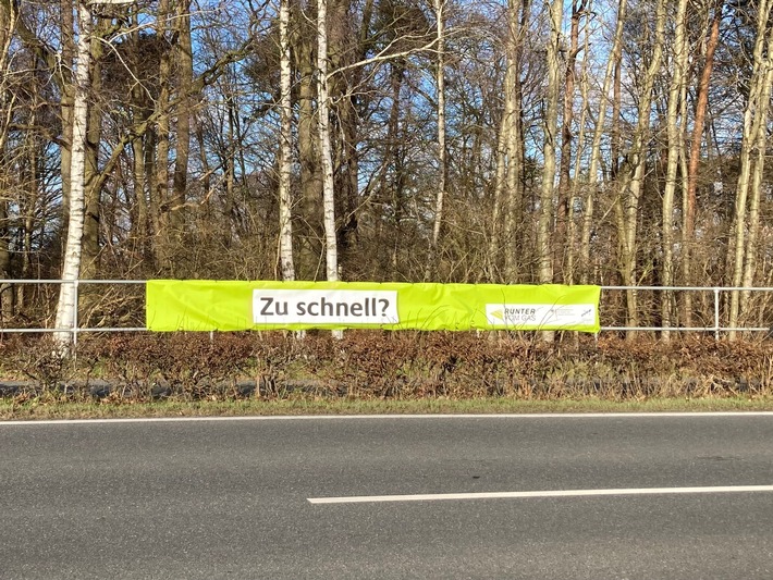 POL-DH: --- Aktionsbanner gegen Unfälle, Polizei appelliert - Einbruch in Gymnasium Twistringen - Unfall mit Radfahrer in Stuhr ---