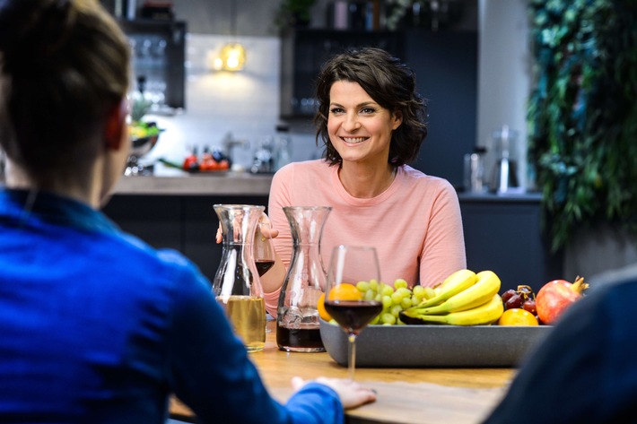 Diskussionen beim Abendessen: &quot;Dinner Party&quot; mit Marlene Lufen in SAT.1