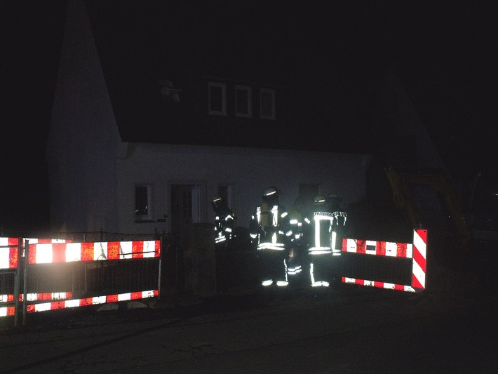 FW-AR: Gasgeruch in Arnsberger Wohnhaus - Personen evakuiert