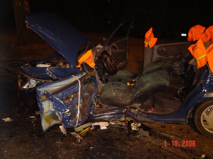 FW-E: Schwerer Verkehrsunfall mit vier Verletzten