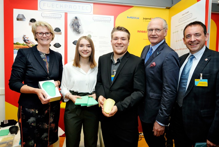 Bundesbildungsministerin Karliczek ehrt die Jugend forscht Sieger 2018
