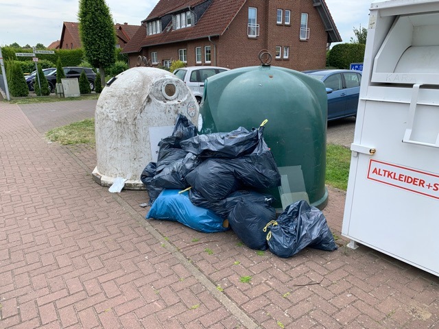 POL-NI: Rinteln- Müllablagerung an den Glascontainern "In den Holzäckern"