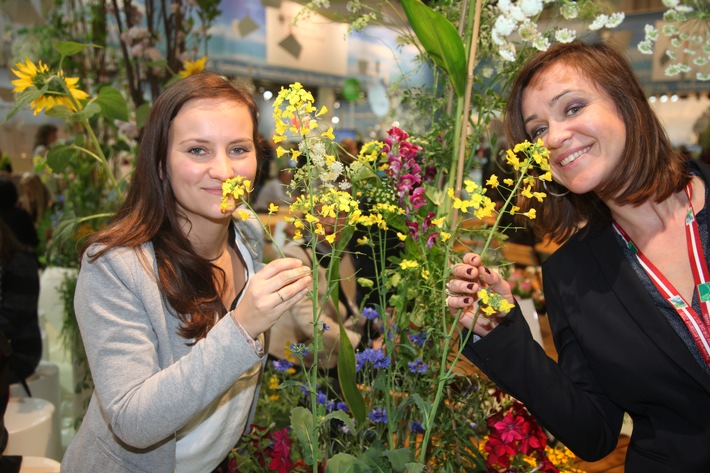 Grüne Woche 2016: Blumenhalle feiert den "Karneval der Blumen".
Frühlingserwachen im Januar mit Abertausenden Blühpflanzen an neuem Standort in Halle 2.2