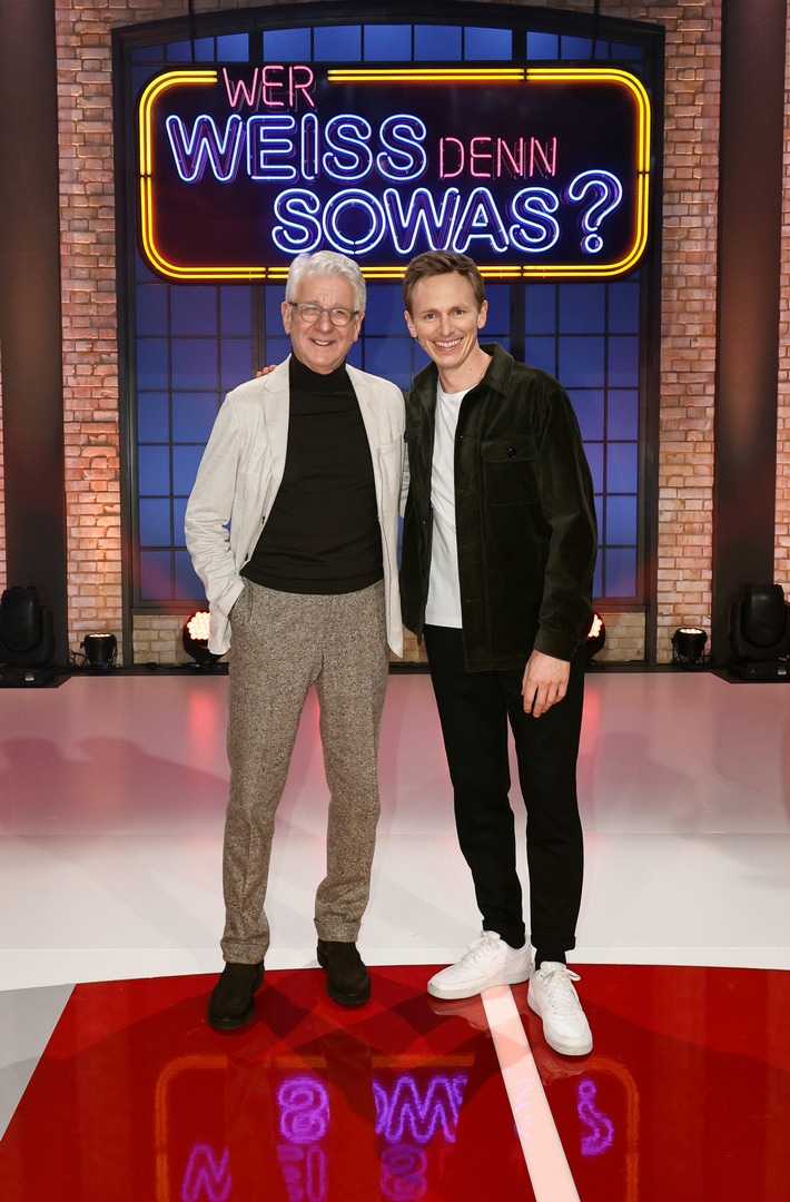 Sportliches Duell: Marcel Reif und Jochen Breyer bei "Wer weiß denn sowas?" - Das Wissensquiz vom 26. Februar bis 1. März 2024, um 18:00 Uhr im Ersten