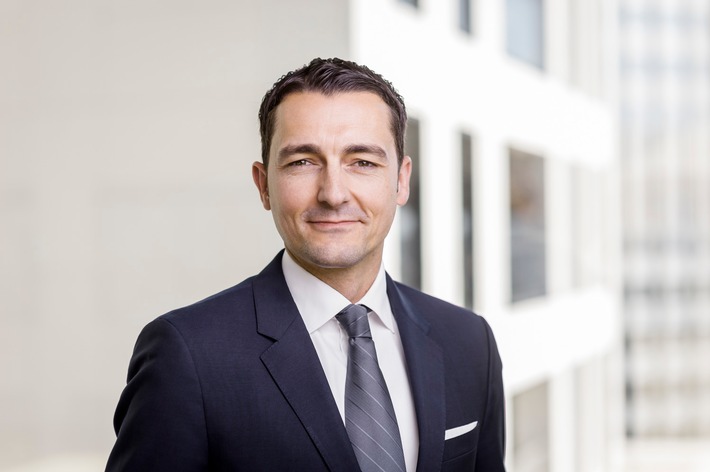 Manager-Barometer-Sonderbefragung "Corona": Arbeit im Homeoffice findet zunehmend Akzeptanz bei Führungskräften