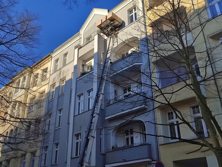 Der Möbeltransport bei einem Wohnungsumzug in einen Altbau