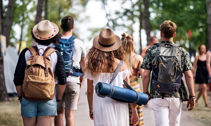 Festivals 2021: Worauf man neben Campingstuhl und Co. noch achten sollte