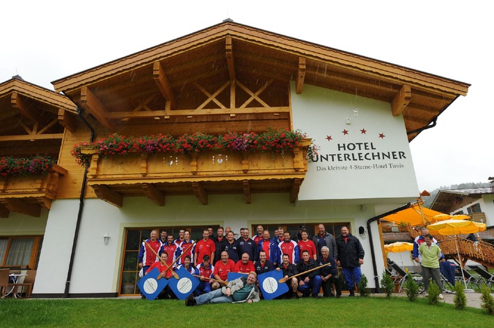 Das kleinste 4-Sterne Hotel Unterlechner sorgt für beste
Hornusser-Trainingsbedingungen in Tirol - BILD
