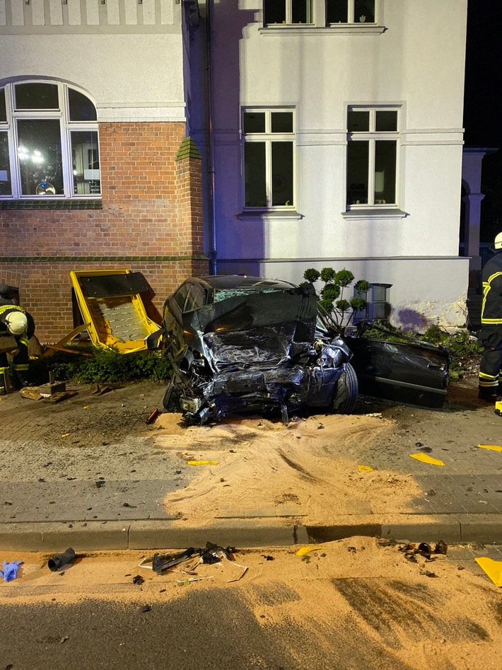POL-NB: Verkehrsunfall mit einer schwerverletzten Person auf dem Friedrich-Engels-Ring in Neubrandenburg