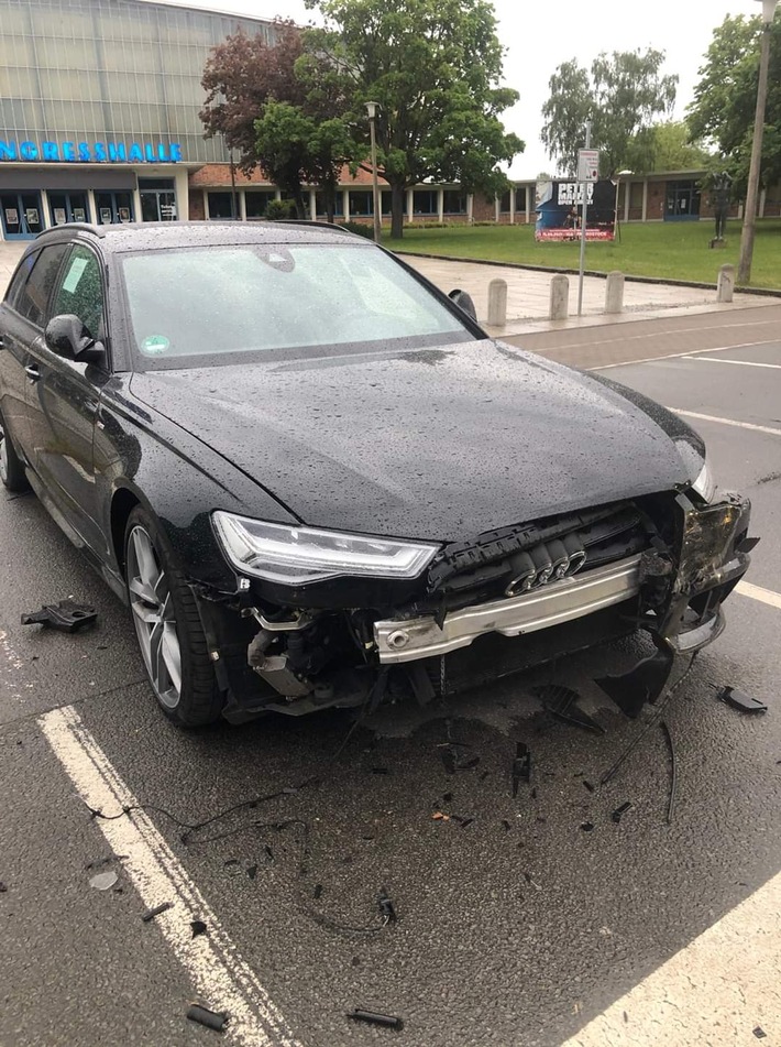 POL-HRO: Verkehrsunfall mit Unfallflucht in Schwerin - Zeugenaufruf