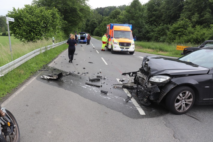 POL-HX: Vorfahrt genommen - 1 Person schwer verletzt