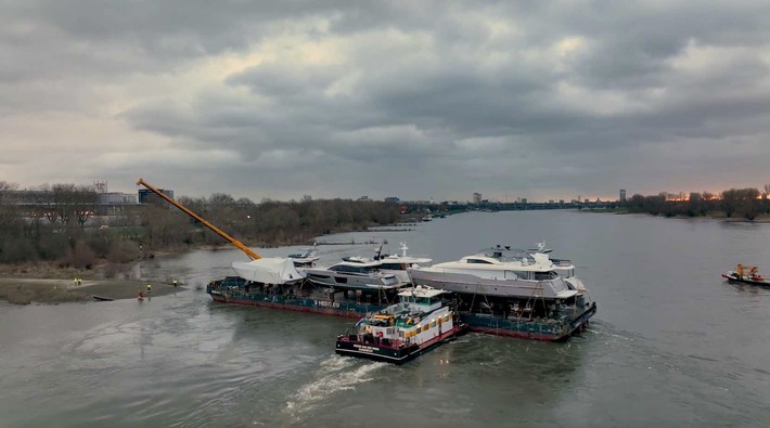 Tonnenschwere Luxusfracht auf dem Rhein