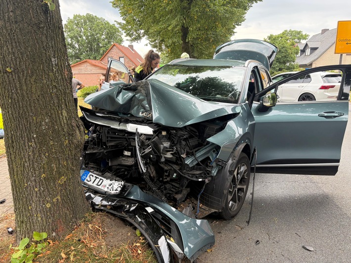 POL-STD: 51-jähriger Autofahrer bei Unfall in Beckdorf schwer verletzt