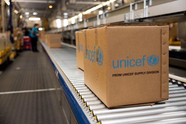 UNICEF-Schirmherrin Elke Büdenbender besucht weltgrößtes humanitäres Warenlager
