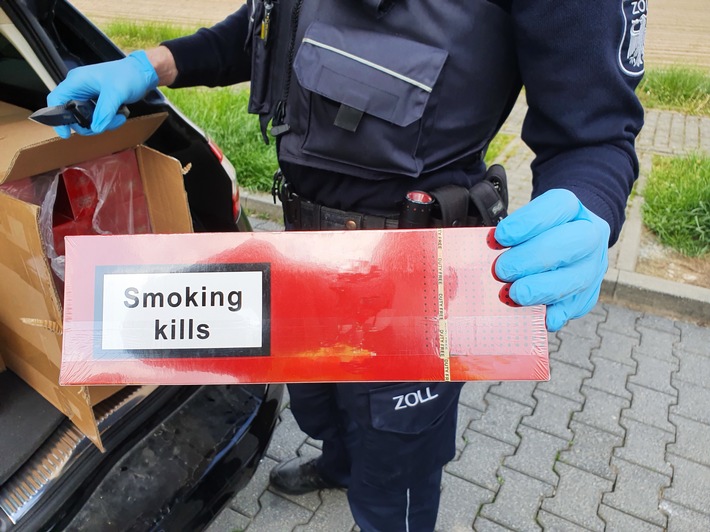 HZA-KR: 40.000 Schmuggelzigaretten beschlagnahmt / Zoll stoppt Fahrzeug auf der Autobahn 61