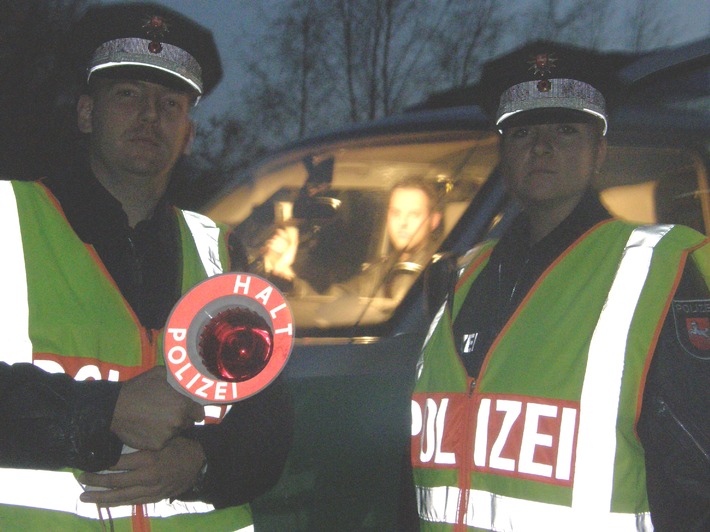 POL-CUX: Polizei stoppt Raser - Junger Fahrer mit 145 km/h auf Landesstraße unterwegs (Bildanlage, Archivfoto der Polizei)