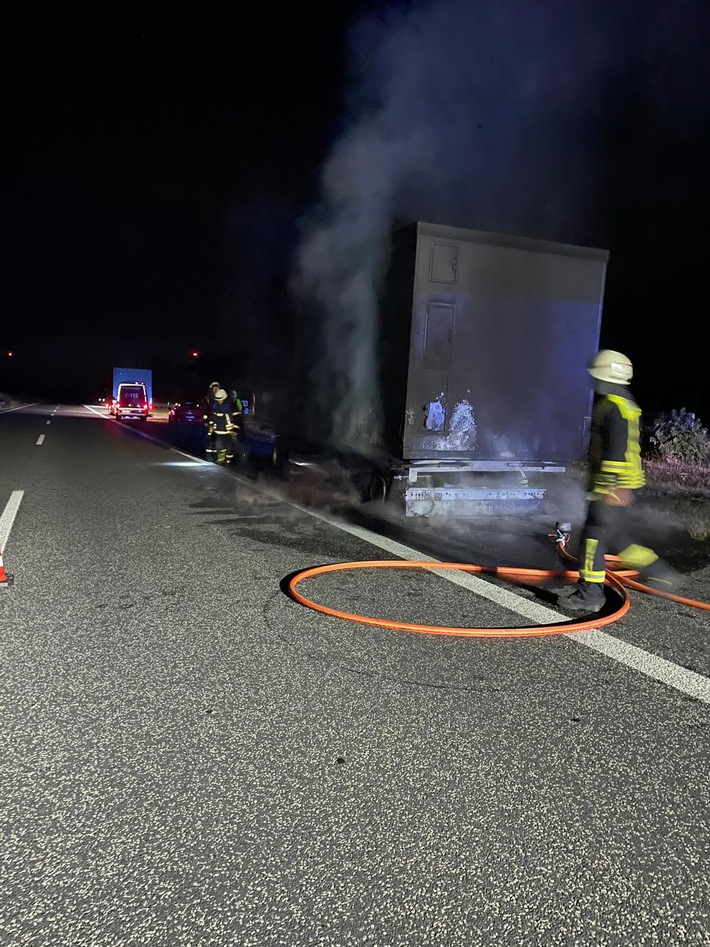 POL-VDKO: Brennender Anhänger auf der A48 - Hoher Sachschaden