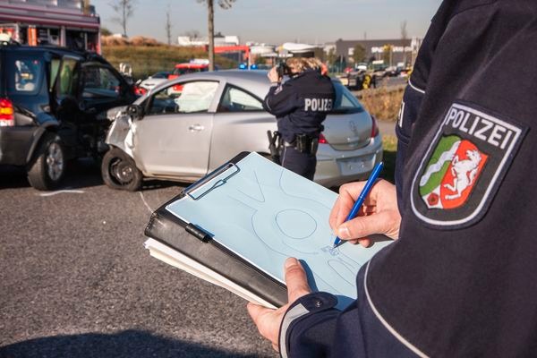POL-REK: 170720 - 3: Betrunkener Autofahrer verursachte einen Verkehrsunfall - Pulheim