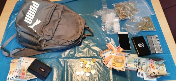 POL-DO: Polizei beobachtet Drogendealer und stellt Bargeld und Betäubungsmittel sicher