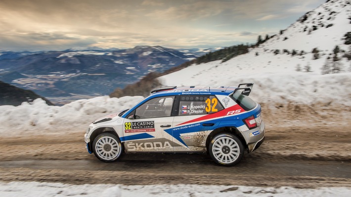 SKODA tritt beim GP Ice Race in Zell am See mit dem FABIA R5 und dem legendären SKODA 130 RS an (FOTO)