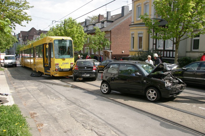 FW-E: Verkehrsunfall mit Straßenbahn, Bildbeilage