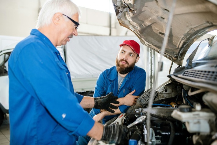 Ist die Motorfahrzeugkontrolle wirklich nötig beim Auto verkaufen Schweiz? Ihr Autohändler in der Nähe spricht über das Für und Wider der MFK beim Autoverkauf Schweiz und dem Export.