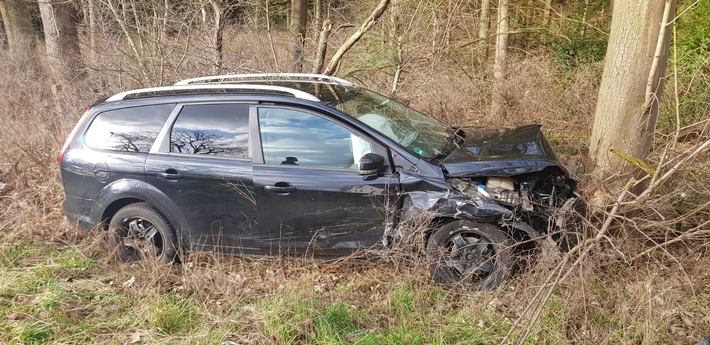 POL-LG: ++ von der Fahrbahn abgekommen - noch am Unfallort verstorben ++ Gewinnversprechen - Betrüger weiterhin aktiv ++ Ladendiebstähle - Verkehrsunfallflucht ++ Kind von Auto erfasst ++