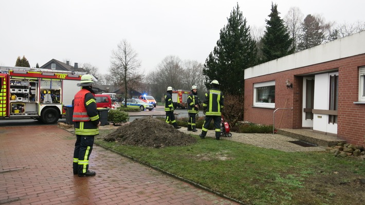 FW-WRN: 5 Einsätze in 12 Stunden! TH_GAS - unklarer Gasgeruch in Wohnung, F_BMA - ausgelöste Brandmeldeanlage, TH_TÜR - Hilflose Person hinter Tür, TH_1 - Ölspur, FEUER_3 - Wohnungsbrand