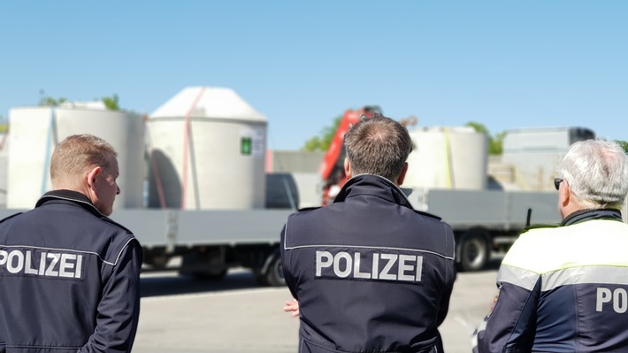 POL-PDNW: Führerscheinbeschlagnahme - mit 2,11 Promille in polizeiliche Großkontrolle auf der Autobahn 61 bei Frankenthal