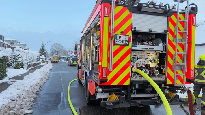 FW-PI: Vollbrand einer Garage: Feuerwehren aus Rellingen und Egenbüttel im Einsatz