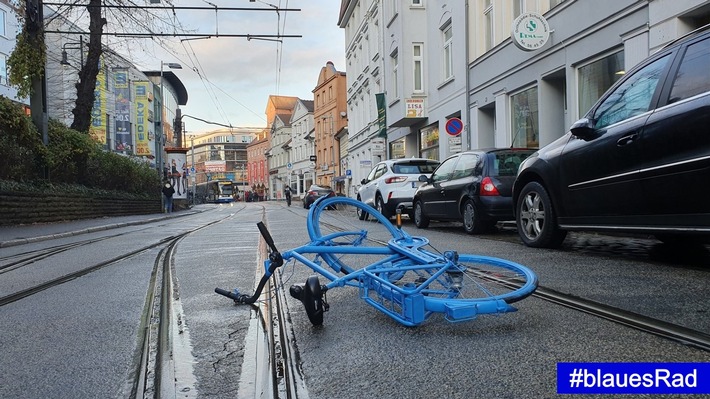 POL-SN: Mutter und Kind nach Fahrradsturz verletzt