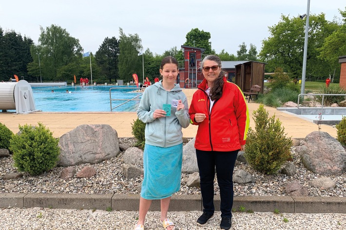 Erster bundesweiter Schwimmabzeichentag: mindestens 13.269 erfolgreiche Prüfungen