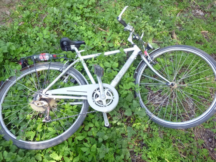 POL-KS: Zwei aufgefundene Fahrräder am Waldauer Fußweg vermissen ihre Eigentümer- Polizei sucht mit Fotos