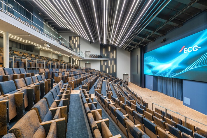 Viel Platz für Events: Estrel Auditorium wird eröffnet / Mit dem 5.000 qm großen Erweiterungsbau setzt das Estrel Congress Center neue Maßstäbe für Veranstaltungen