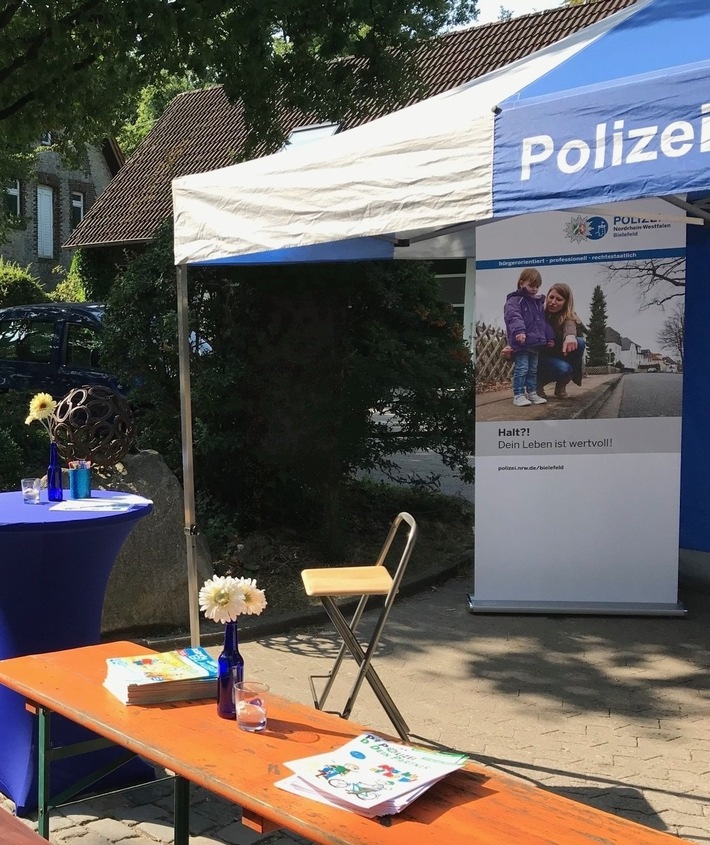 POL-BI: Polizei mit Infostand zum Schulbeginn 2024 im Heimat-Tierpark Olderdissen