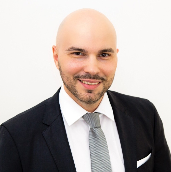 Ioannis Vrakas Vorstand hörwelt24 AG. Weiterer Text über ots und www.presseportal.de/nr/130829 / Die Verwendung dieses Bildes ist für redaktionelle Zwecke honorarfrei. Veröffentlichung bitte unter Quellenangabe: "obs/hörwelt24 AG"