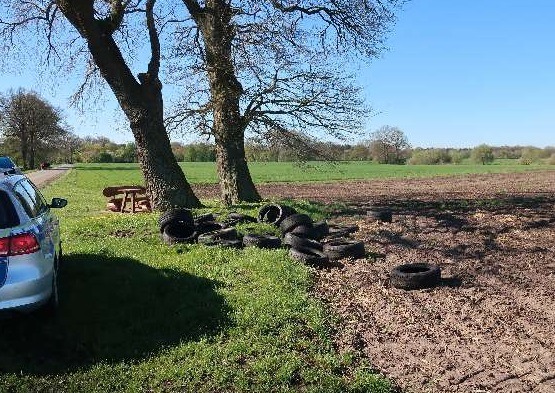 POL-DEL: Landkreis Oldenburg: 32 illegal entsorgte Reifen +++ Zeugenaufruf